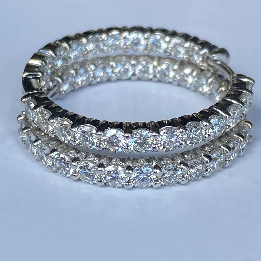 Roberto coin 3.43 carat 1 inch diamond hoops 18 K white gold. New condition.